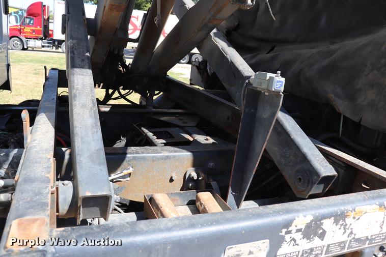 image for item DQ9317 2007 Freightliner Business Class M2 street sweeper truck