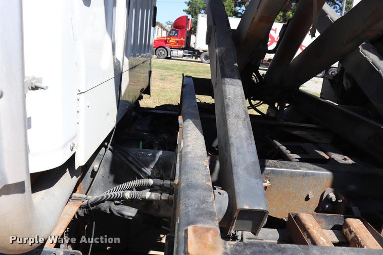 image for item DQ9317 2007 Freightliner Business Class M2 street sweeper truck