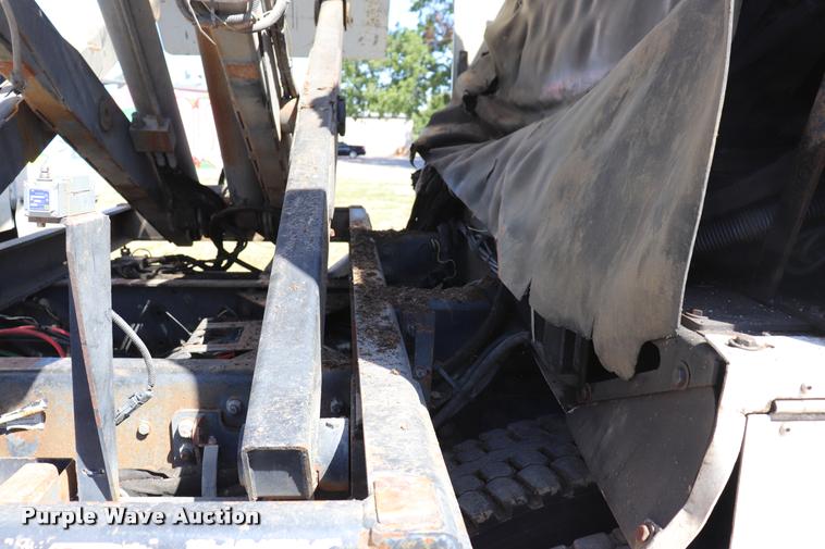 image for item DQ9317 2007 Freightliner Business Class M2 street sweeper truck