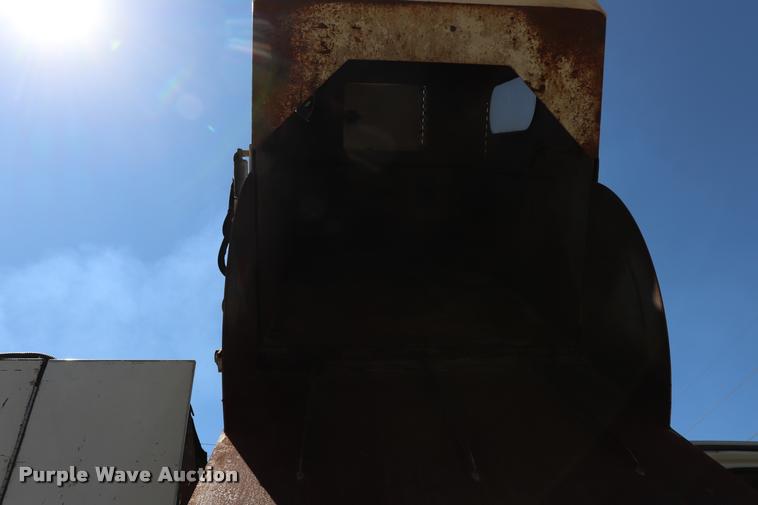 image for item DQ9317 2007 Freightliner Business Class M2 street sweeper truck