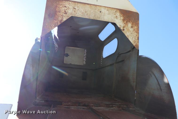 image for item DQ9317 2007 Freightliner Business Class M2 street sweeper truck