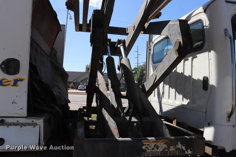 image for item DQ9317 2007 Freightliner Business Class M2 street sweeper truck