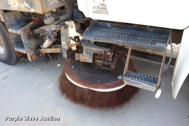 image for item DQ9317 2007 Freightliner Business Class M2 street sweeper truck