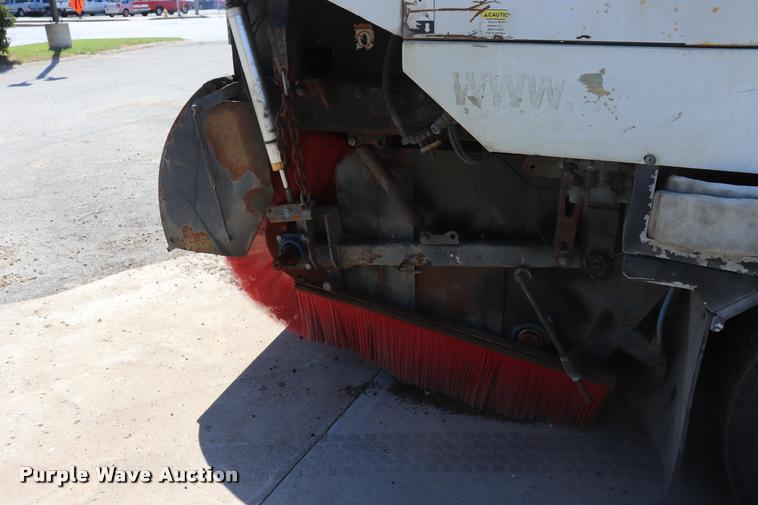 image for item DQ9317 2007 Freightliner Business Class M2 street sweeper truck