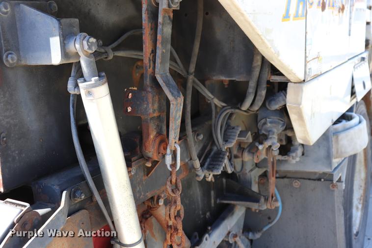 image for item DQ9317 2007 Freightliner Business Class M2 street sweeper truck