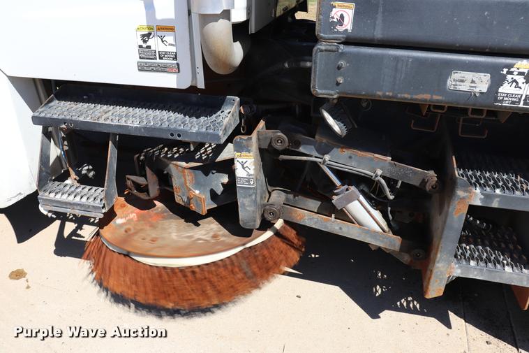 image for item DQ9317 2007 Freightliner Business Class M2 street sweeper truck