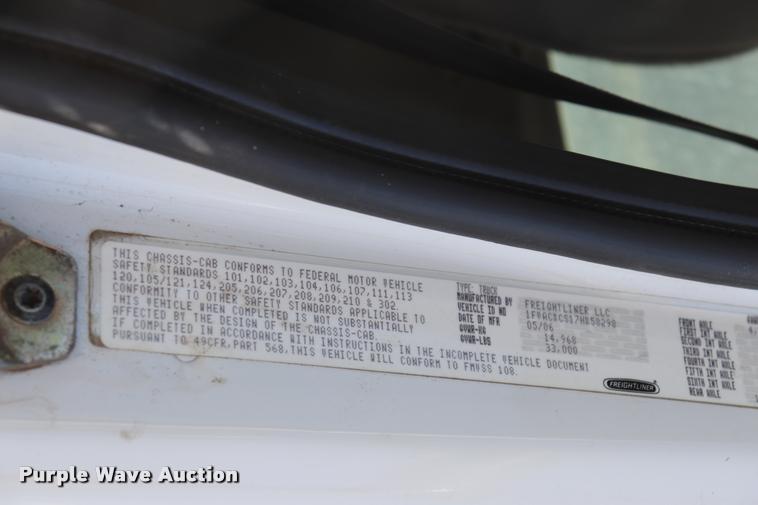 image for item DQ9317 2007 Freightliner Business Class M2 street sweeper truck