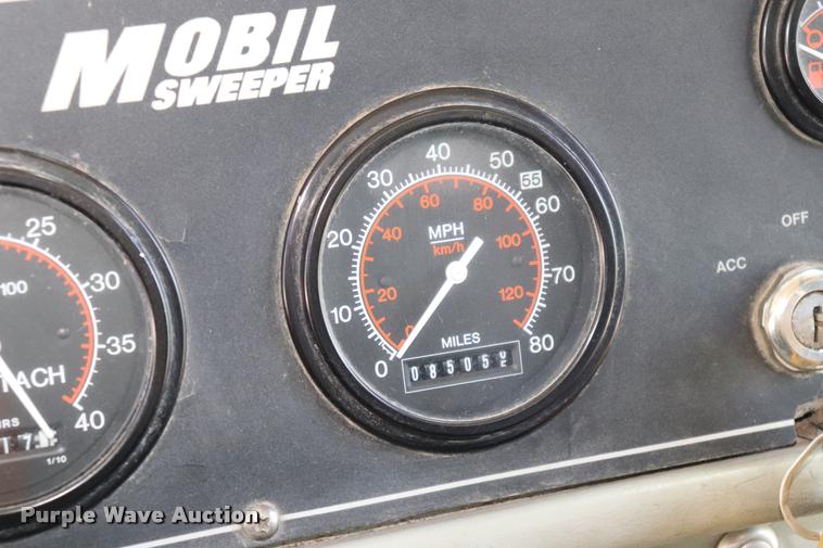 image for item DQ9318 1999 Athey Mobile street sweeper