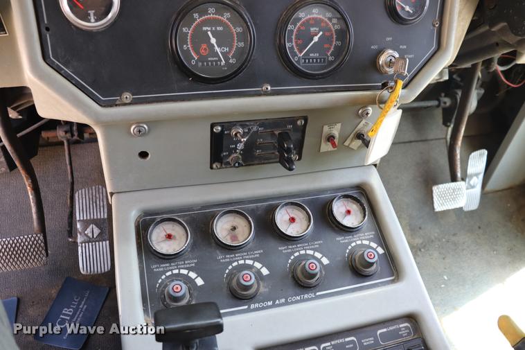 image for item DQ9318 1999 Athey Mobile street sweeper