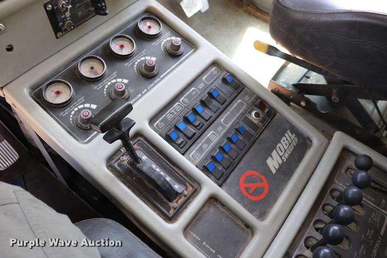 image for item DQ9318 1999 Athey Mobile street sweeper