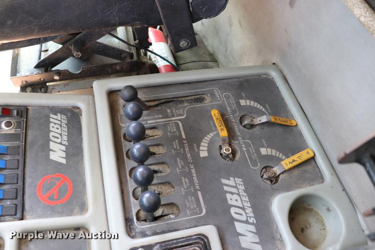 image for item DQ9318 1999 Athey Mobile street sweeper