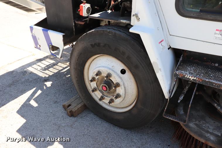 image for item DQ9318 1999 Athey Mobile street sweeper