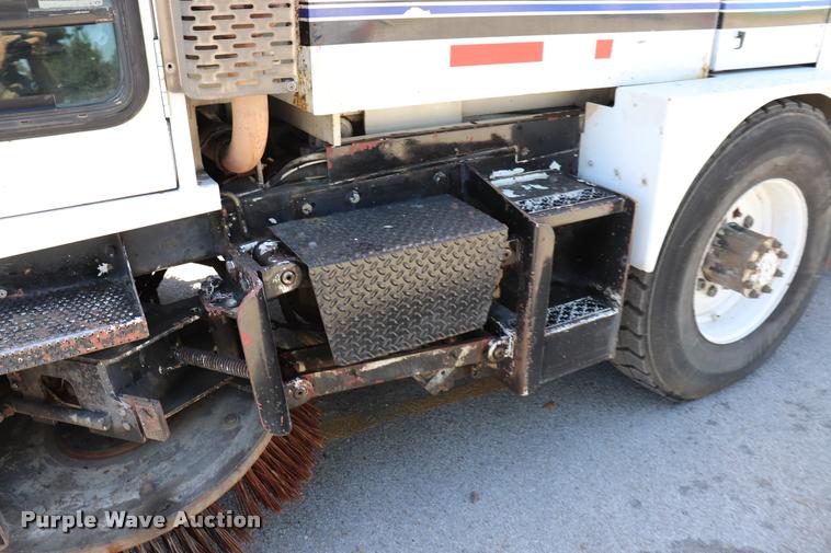 image for item DQ9318 1999 Athey Mobile street sweeper