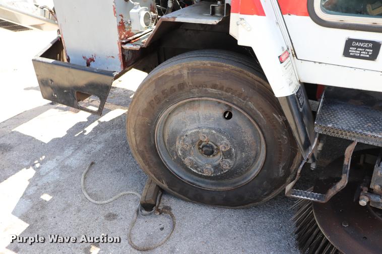 image for item DQ9319 1993 Athey Mobile street sweeper
