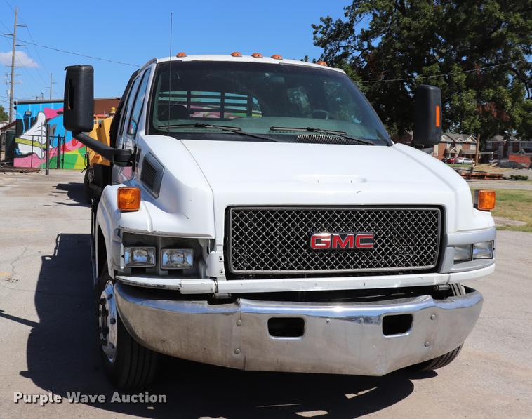 image for item DQ9320 2003 GMC C4500 flatbed truck