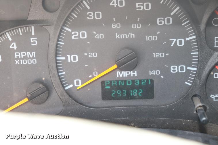 image for item DQ9320 2003 GMC C4500 flatbed truck