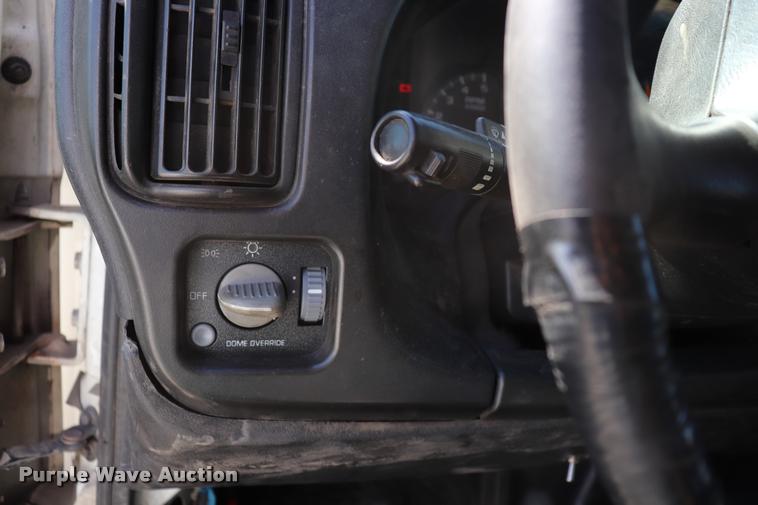 image for item DQ9320 2003 GMC C4500 flatbed truck