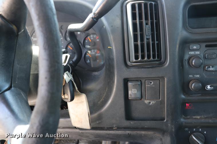 image for item DQ9320 2003 GMC C4500 flatbed truck