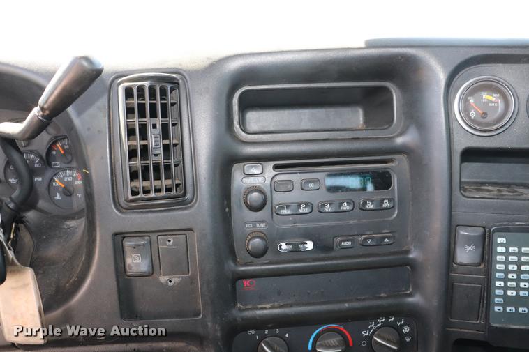 image for item DQ9320 2003 GMC C4500 flatbed truck