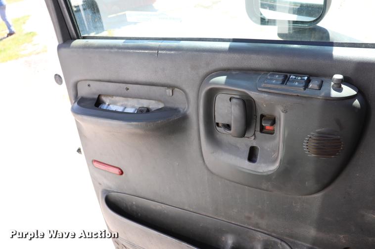 image for item DQ9320 2003 GMC C4500 flatbed truck