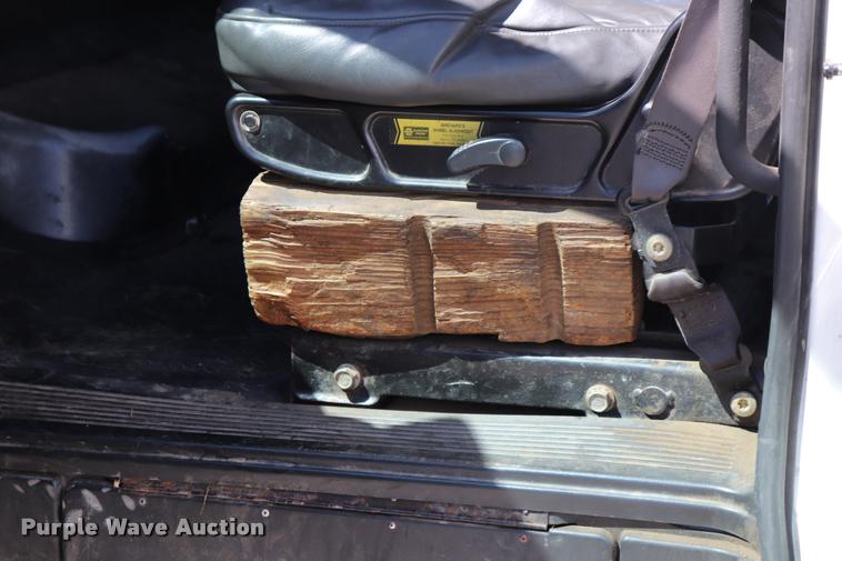 image for item DQ9320 2003 GMC C4500 flatbed truck