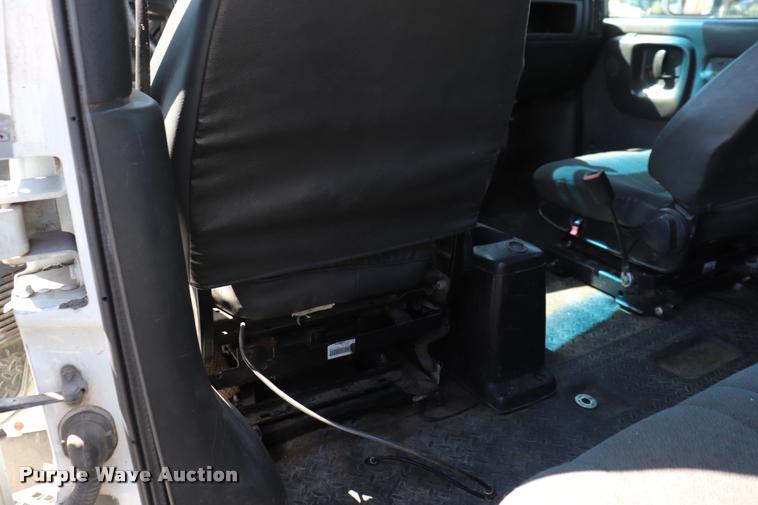 image for item DQ9320 2003 GMC C4500 flatbed truck