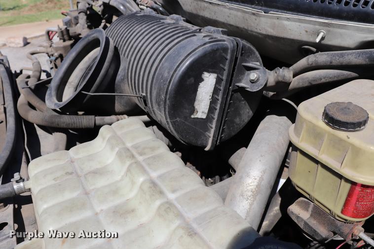 image for item DQ9320 2003 GMC C4500 flatbed truck