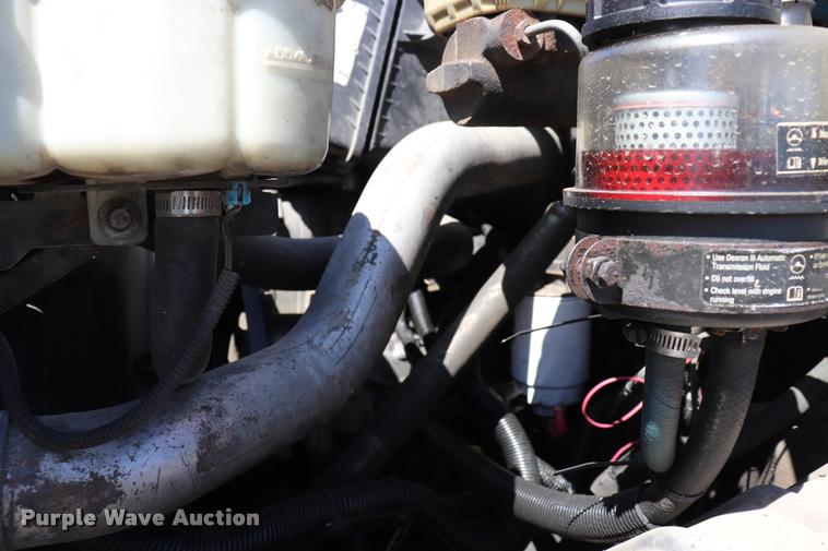 image for item DQ9320 2003 GMC C4500 flatbed truck