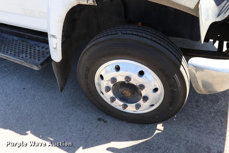 image for item DQ9320 2003 GMC C4500 flatbed truck