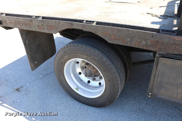 image for item DQ9320 2003 GMC C4500 flatbed truck