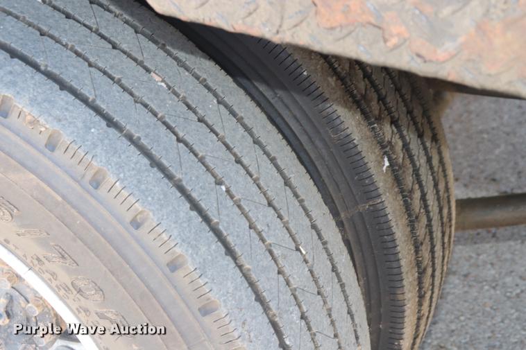 image for item DQ9320 2003 GMC C4500 flatbed truck