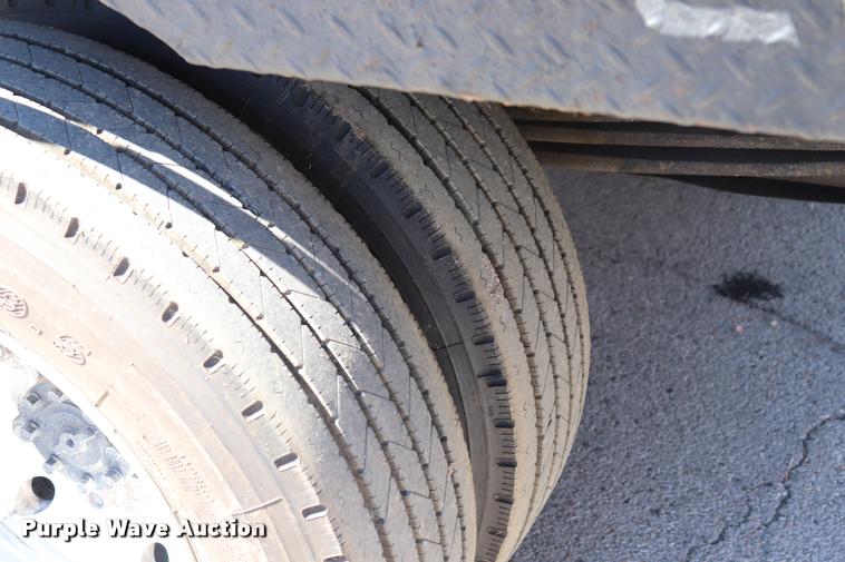 image for item DQ9320 2003 GMC C4500 flatbed truck