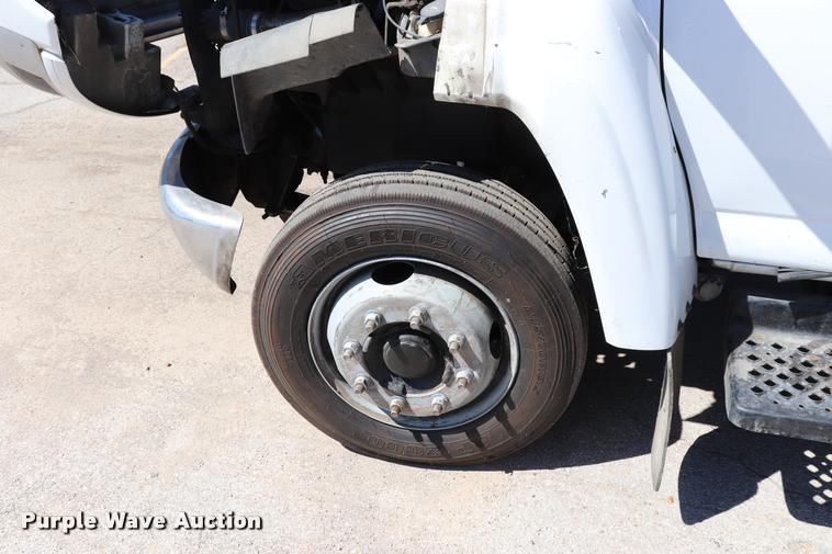 image for item DQ9320 2003 GMC C4500 flatbed truck