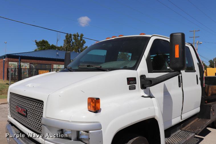 image for item DQ9320 2003 GMC C4500 flatbed truck