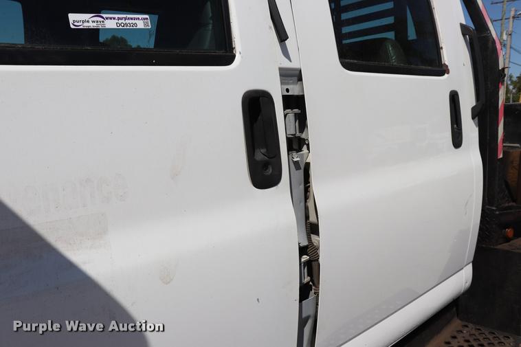 image for item DQ9320 2003 GMC C4500 flatbed truck