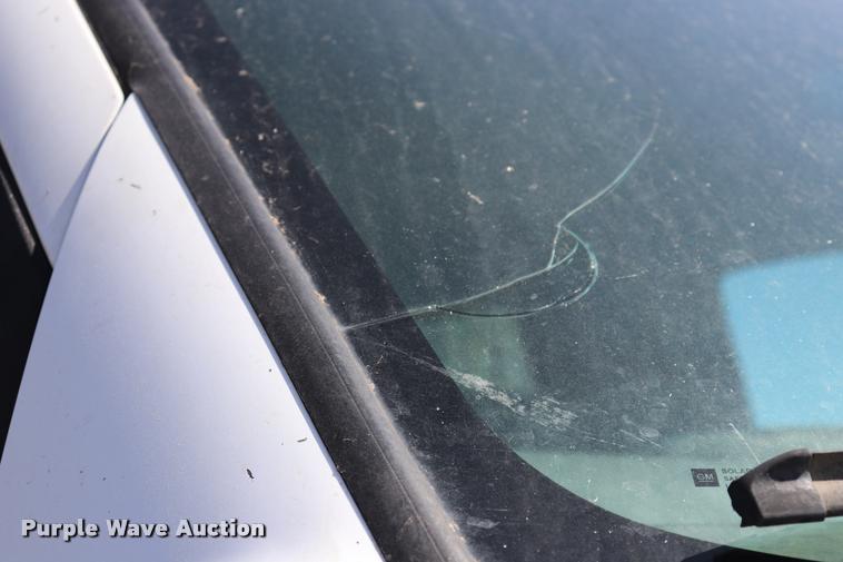 image for item DQ9320 2003 GMC C4500 flatbed truck