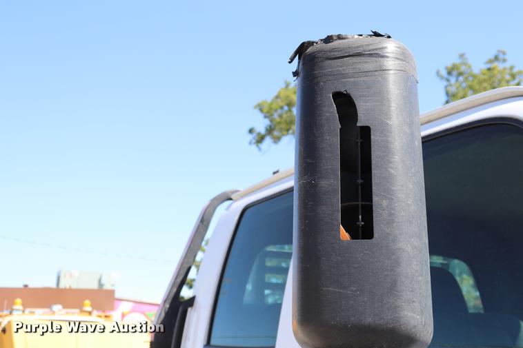 image for item DQ9320 2003 GMC C4500 flatbed truck