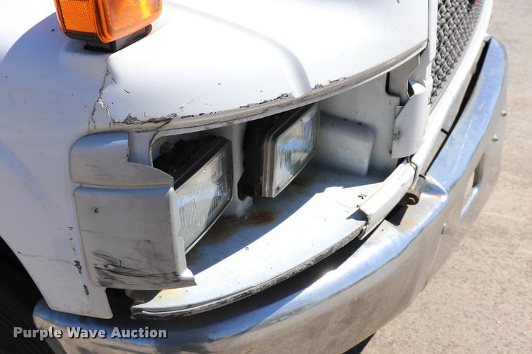 image for item DQ9320 2003 GMC C4500 flatbed truck