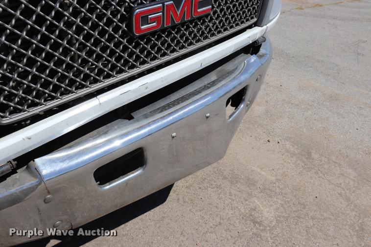 image for item DQ9320 2003 GMC C4500 flatbed truck