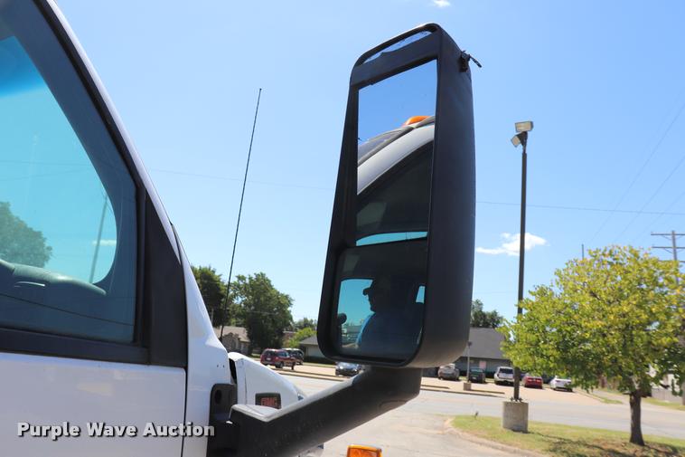 image for item DQ9320 2003 GMC C4500 flatbed truck