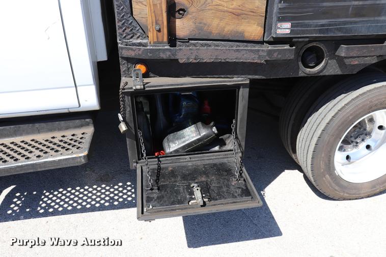 image for item DQ9320 2003 GMC C4500 flatbed truck