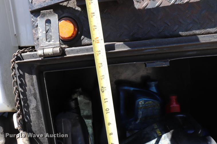 image for item DQ9320 2003 GMC C4500 flatbed truck