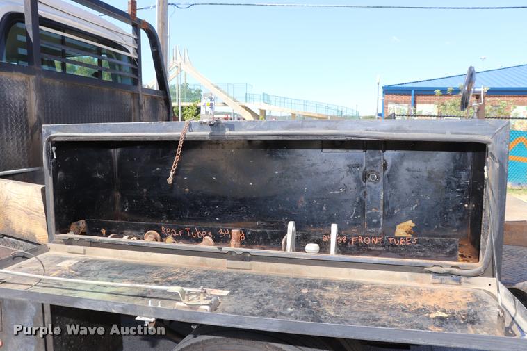 image for item DQ9320 2003 GMC C4500 flatbed truck