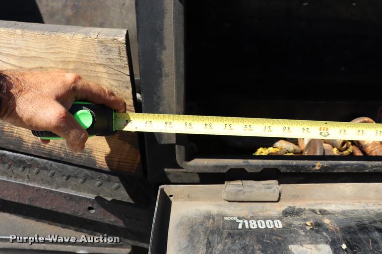 image for item DQ9320 2003 GMC C4500 flatbed truck