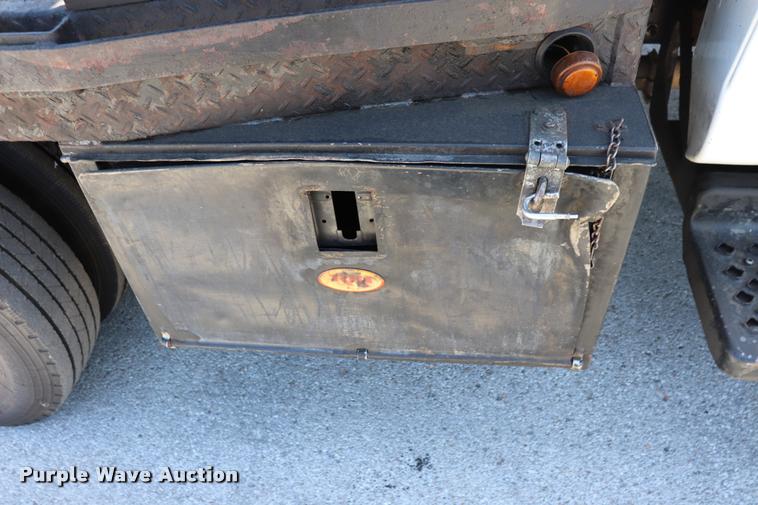 image for item DQ9320 2003 GMC C4500 flatbed truck