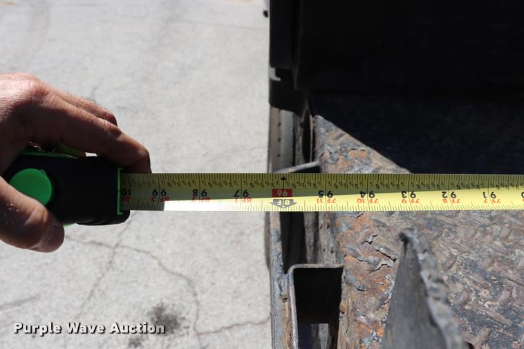 image for item DQ9320 2003 GMC C4500 flatbed truck