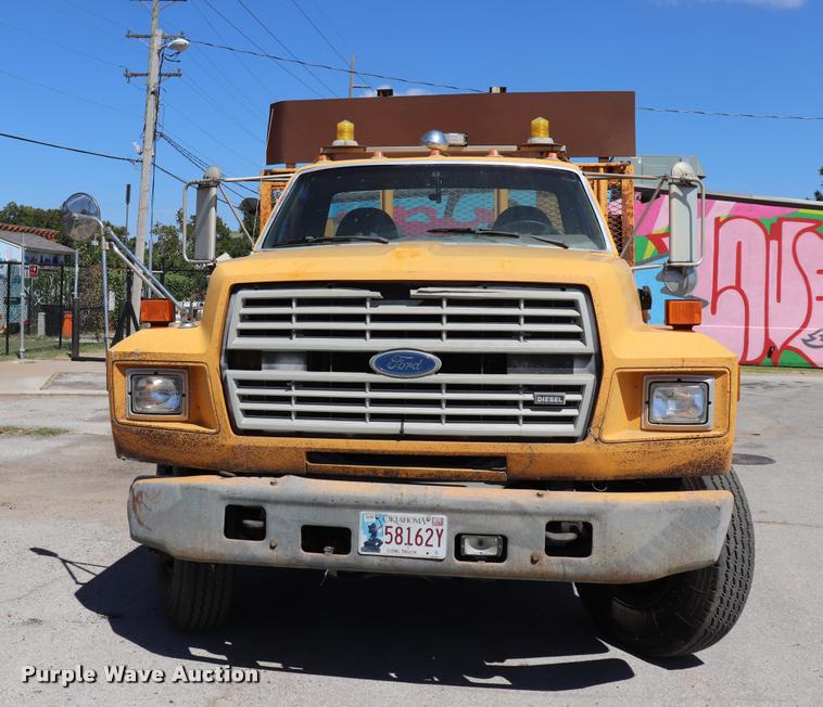 image for item DQ9322 1991 Ford F700 service truck