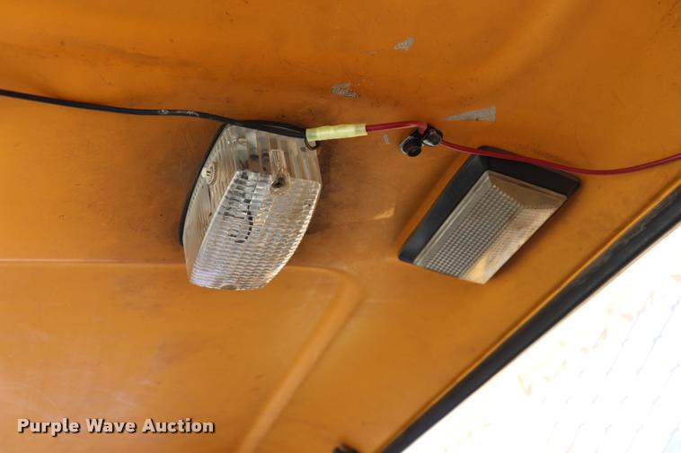 image for item DQ9322 1991 Ford F700 service truck