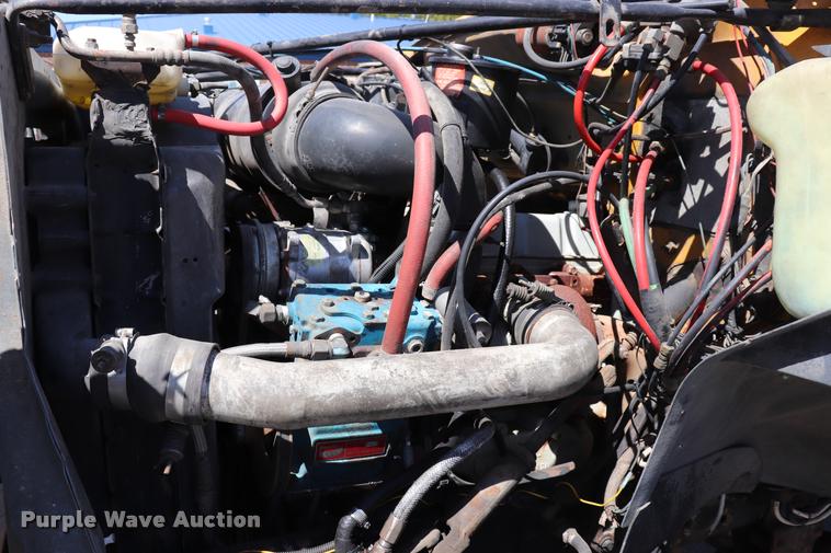 image for item DQ9322 1991 Ford F700 service truck