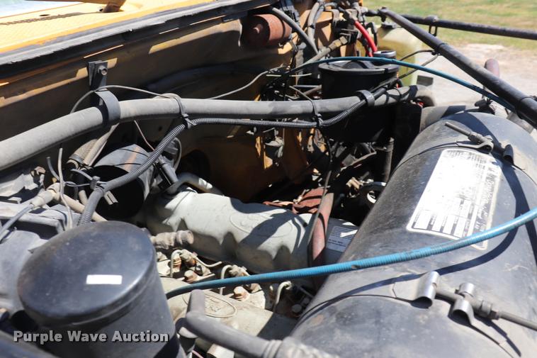 image for item DQ9322 1991 Ford F700 service truck